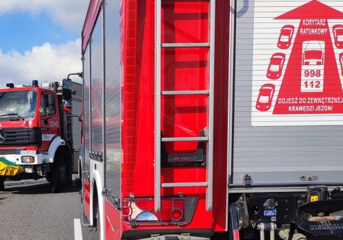 Zderzenie dwóch aut na drodze krajowej nr 74. Są utrudnienia w ruchu