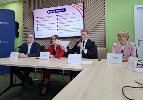 Ireneusz Raś mebluje hotele. „Ułatwimy życie przedsiębiorcom i turystom”