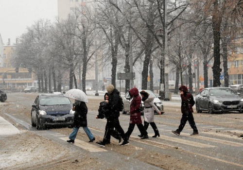 Ta kolejność przy hamowaniu może zadecydować o zderzeniu. Wielu kierowców go nie stosuje