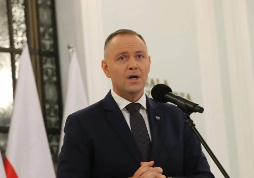 Zakłócona konferencja prezydenta. Spięcie Karola Nawrockiego z posłem KO