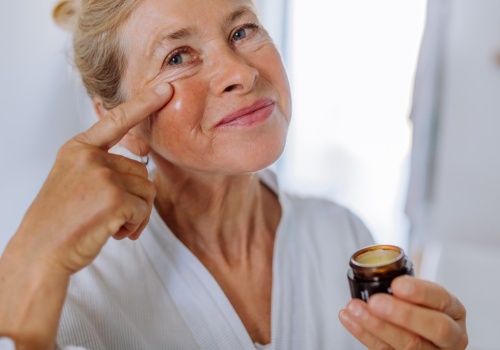 Działa silniej niż krem anti-aging. Kup w aptece, stosuj 2 razy w tygodniu