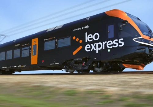 Leo Express wjeżdża na trasę Warszawa-Kraków. Żurek za 6 zł, łóżka i wielkie poruszenie