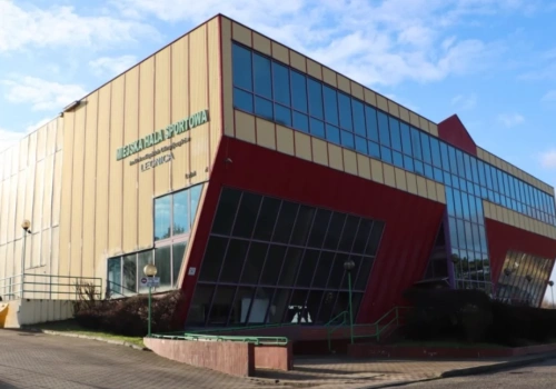 10 firm chce modernizować halę przy ulicy Lotniczej w Legnicy