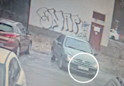 Na parkingu uderzył w  auto i odjechał