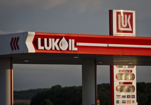 Biały Dom gra Łukoilem. Będzie pokój, będzie zgoda na sprzedaż