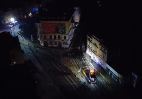 Wyciek gazu na placu Niepodległości w Jeleniej Górze. Ewakuowano około 20 osób