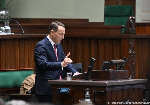 Sejm – exposé. Sikorski o zadaniach polskiej polityki zagranicznej w 2026 r. „Sytuacja jest poważna”