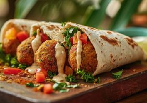 Na kolację przygotowuję te wrapy. Z domowym falafelem smakują jak marzenie
