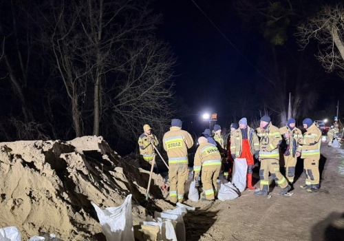 Rzeka wystąpiła z koryta. Akcja służb na Mazowszu, przyjechał minister