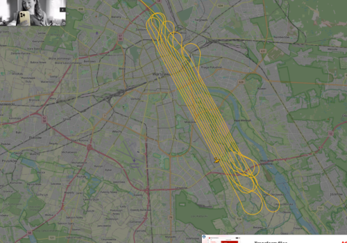 Nad Warszawą lata nietypowy samolot i będzie tak latał aż do rana