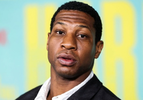 Został skazany za napaść i nękanie byłej partnerki, teraz powraca do Hollywood. Jonathan Majors z nowym filmem!