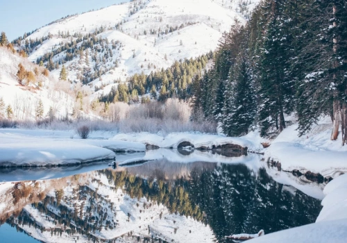 Ferie zimowe w górach z dziećmi – wypoczynek, który łączy pokolenia