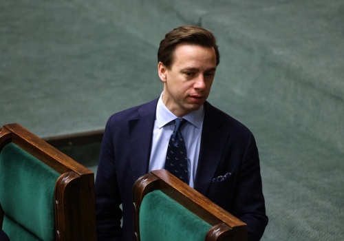 Bosak krytycznie o exposé Sikorskiego: Pohukiwanie i kpiny