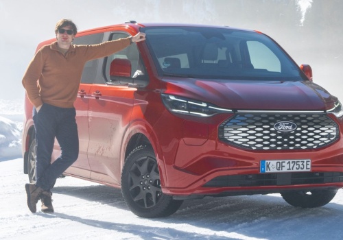 Ford E-Tourneo Custom AWD i E-Transit AWD to rodzynki. Zyskały ważną funkcję