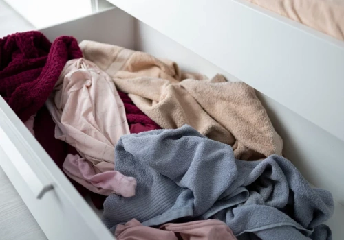 Masz to w szafie? W marcu lepiej się tego pozbyć – zbiera kurz i roztocza