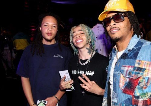 Kolejny syn T.I. dissuje 50 Centa i zwraca się do jego zmarłej matki