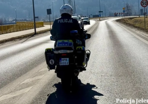 Motocykliści jeleniogórskiej drogówki rozpoczęli sezon. Intensywny pierwszy dzień służby