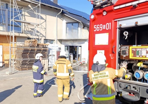 Dym nad sklepem, kolizja na Wrocławskiej i fałszywy alarm w restauracji