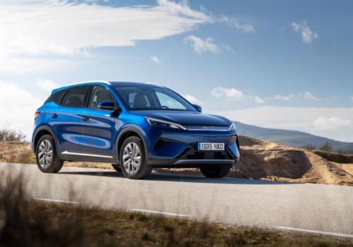 BYD ATTO 3 EVO debiutuje w Polsce. Większa moc, architektura 800V i rodzinna funkcjonalność w jednym