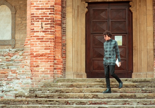 Internetowa apostazja jako nowa tożsamość. Co mówią odejścia z Kościoła?