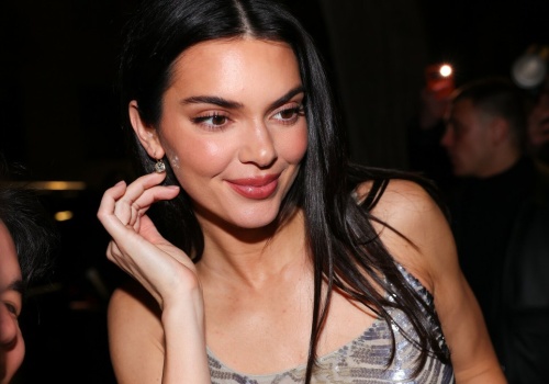 Patrzyli na jej idealną figurę. Zrobiła to specjalnie, by ją podkreślić