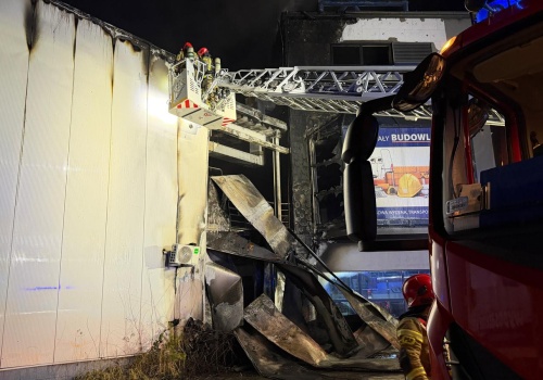 Nocny pożar hurtowni w Lubinie