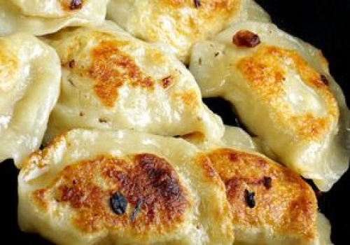 To najlepszy tłuszcz do smażenia pierogów. Wychodzą złociste i przyjemnie chrupią