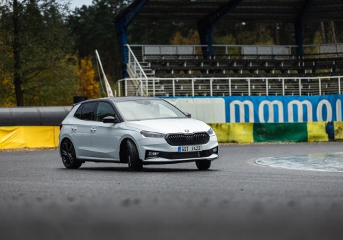 Skody Fabia 130 Sport: hot hatch ze sportowym podwoziem