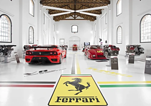 Nadjeżdża pierwsze, elektryczne Ferrari. Luce – dziedzictwo z mocą 1000 KM?