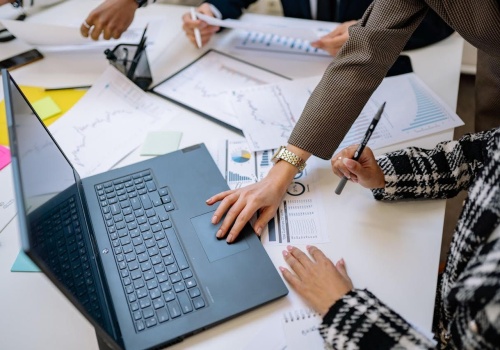 Jak zwiększyć marżę w 2026? Analityka czasu pracy w TimeCamp