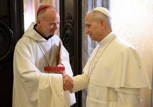 Papież po rekolekcjach: pouczeni mądrością mnichów i św. Bernarda