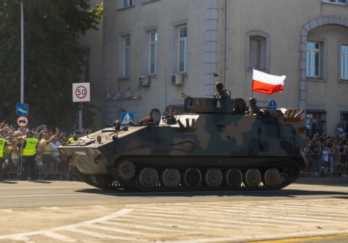 Stal na linii frontu. Czy zielona transformacja udźwignie ciężar europejskich zbrojeń?