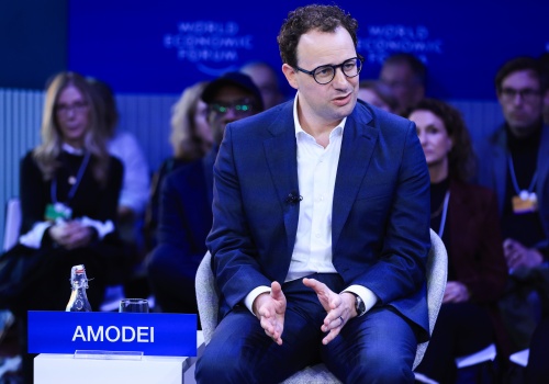 Donald Trump zakazuje wszystkich agencjom federalnym korzystania z AI Anthropic