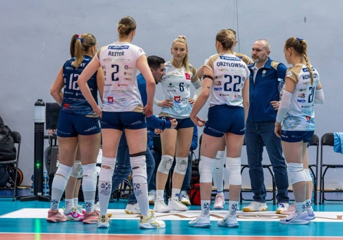 Beniaminek rozbity. Jest o krok od spadku