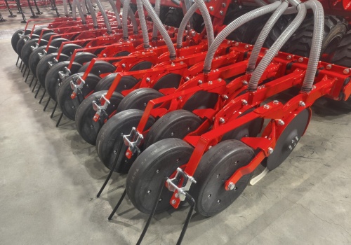 Wiosenny siew zbóż. Różnice w redlicach siewników, które mają znaczenie