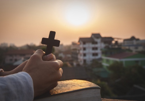 Kanada: rozszerzony zakaz używania symboli religijnych przez pracowników szkół