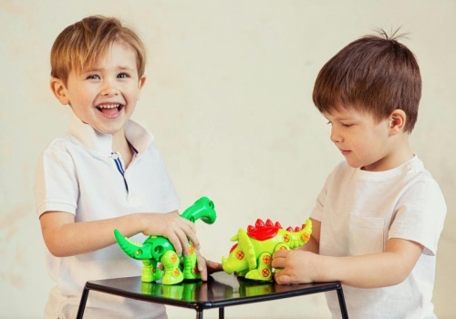 Ilu przyjaciół powinno mieć dziecko? Odpowiedź może cię zaskoczyć