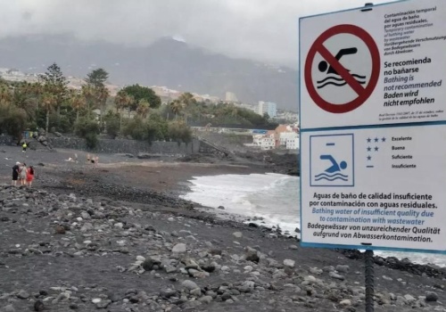 Sąd bada pięciu urzędników za ścieki na plaży na Teneryfie