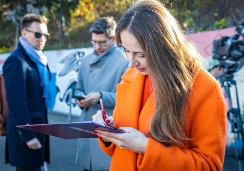 Rezygnacja z 800 plus? Pada konkretna kwota. Ministra pracy komentuje