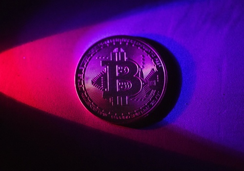 Geopolityczny wstrząs uderza w kryptowaluty. Bitcoin traci miliardy w kilka godzin