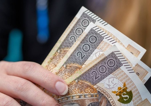 Ile gotówki można trzymać w domu? Prawo mówi jasno