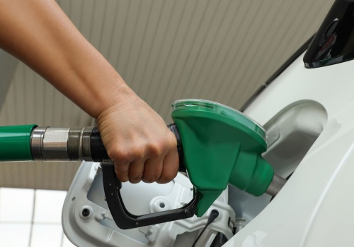 Gospodarcza lawina po ataku na Iran. Ceny paliw mogą wystrzelić w górę