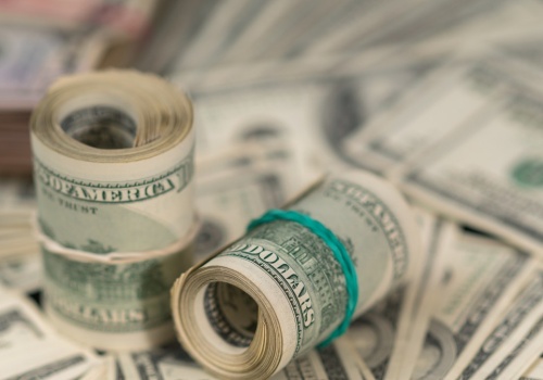 Atak na Iran wstrząśnie rynkami? Ekspert komentuje, co z dolarem i złotem