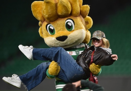 Sydney Sweeney nagle pojawiła się na meczu. Pokazała umiejętności piłkarskie