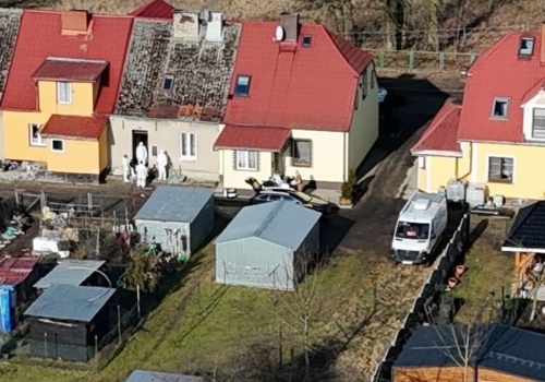 Śledczy w białych kombinezonach we wsi pod Stargardem. Doszło do tajemniczej zbrodni