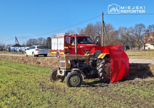 Tragiczny wypadek na drodze. Spadł z ciągnika, który następnie przejechał po kierującym. Mężczyzna zginął na miejscu