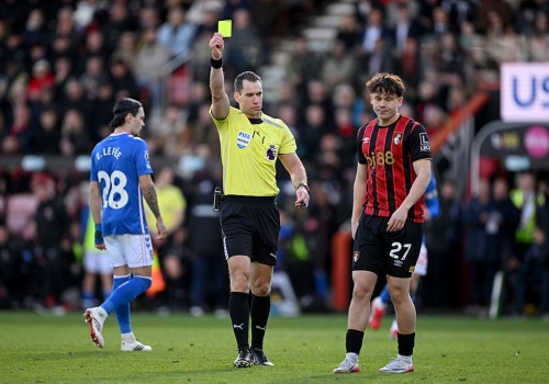 Sędzia głównym aktorem meczu w Premier League