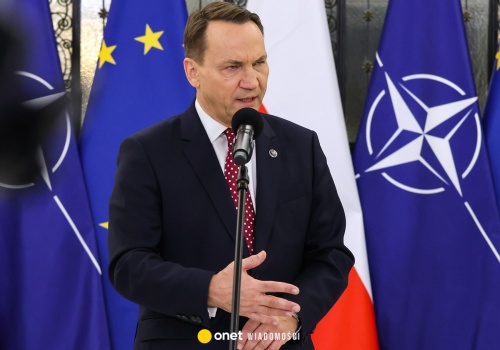 Zmasowany atak na Iran. Radosław Sikorski reaguje. 