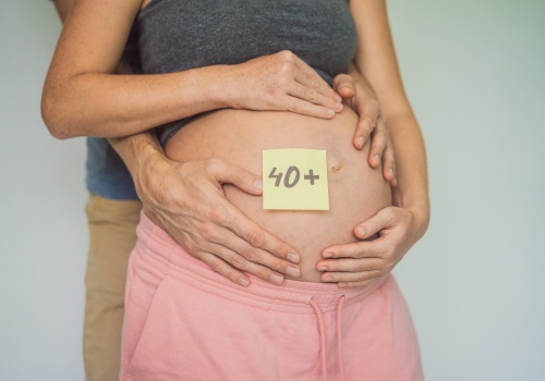 Poruszyła temat późnego macierzyństwa. Internautka: 