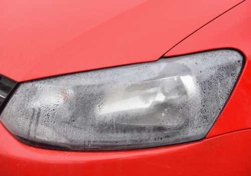 Masz parę w reflektorze? To nie tylko kosmetyka. Wilgoć może generować koszty